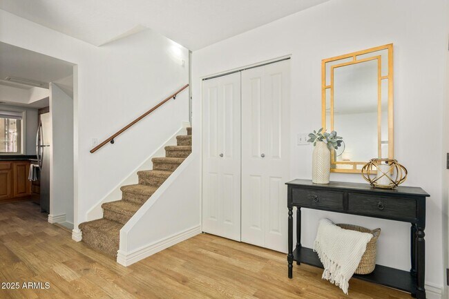 Foto del edificio - 8490 E Chaparral Rd