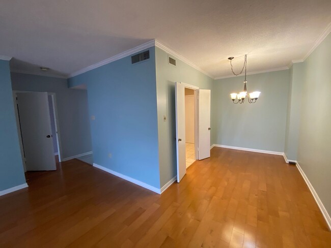 Building Photo - 1 bed/1 bath in a luxury building on St. C...