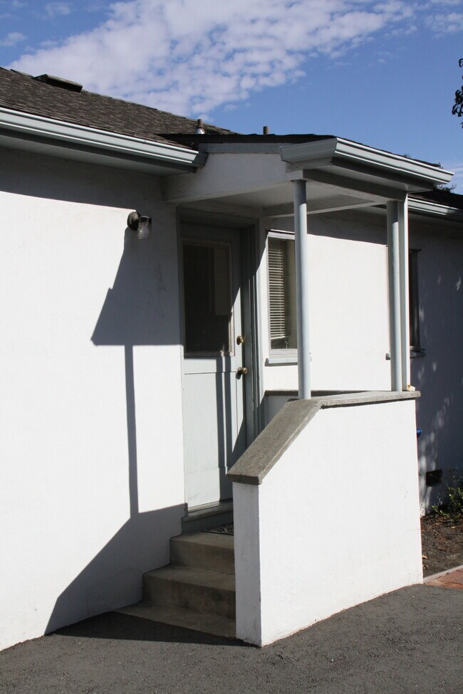 Building Photo - 3663 Mosswood Dr