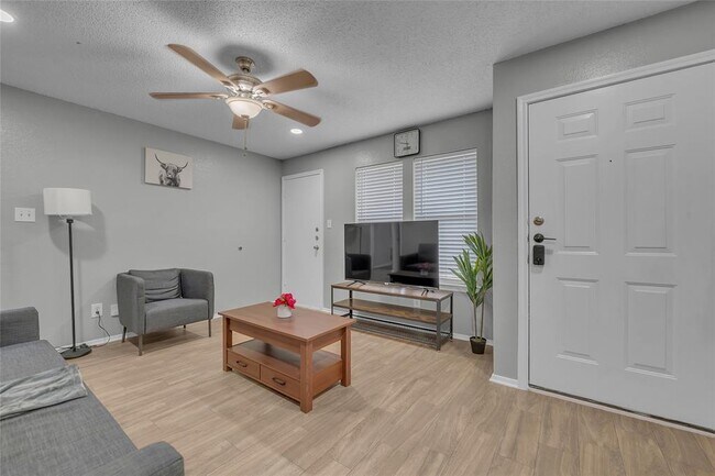 Foto del edificio - 1507 Hollow Tree Blvd