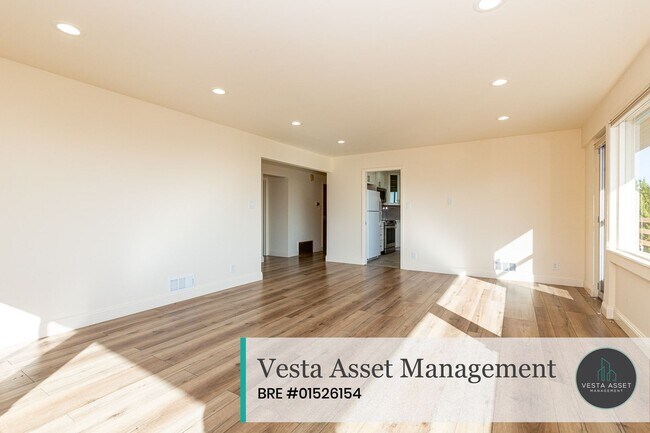 Foto del edificio - Savor Sweeping City Views From Your Hillside Retreat