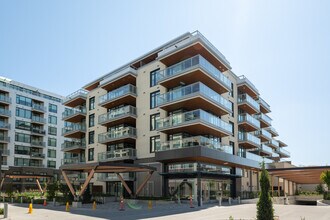Building Photo - 777 Harbour Wy