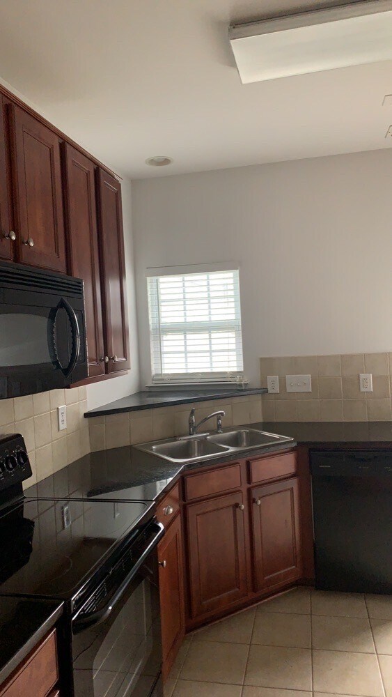 Foto del edificio - 12069 Stratfield Place Cir