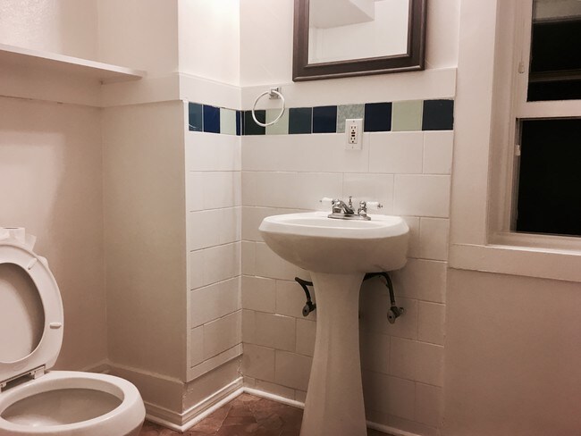 Baño completo con bañera - 746 Bayview Dr