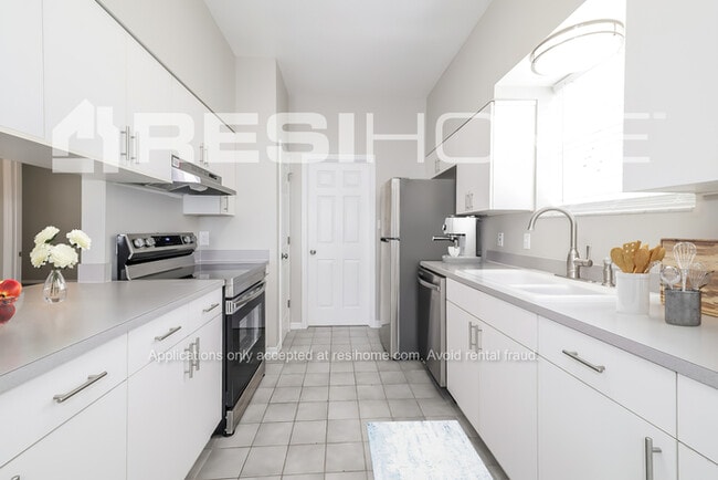 Building Photo - 1335 34th St NW