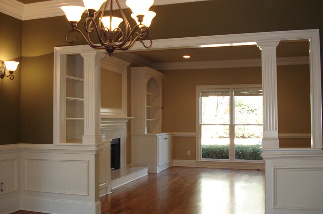 Family room - 15 Forest Ridge Ct