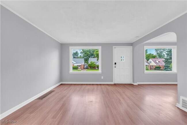 Foto del edificio - 18400 Waterbury Ave