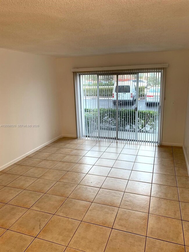 Building Photo - 3212 Coral Ridge Dr