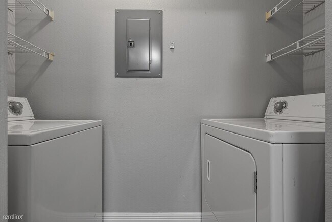 Foto del edificio - 2 br, 2 bath Condo - 6566 Swissco Drive 421