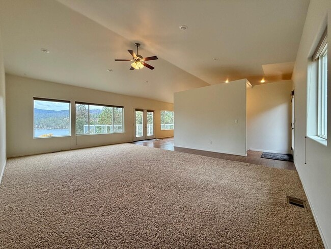 Building Photo - 6686 Washington 291B