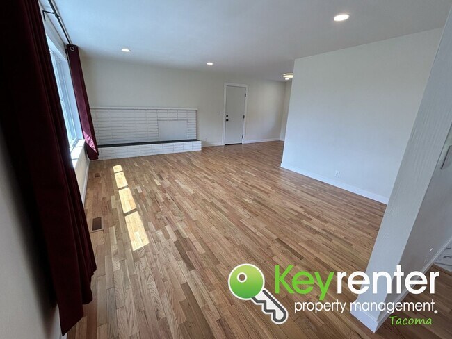 Building Photo - Exceptional Port Orchard 3Bed/1Bath House