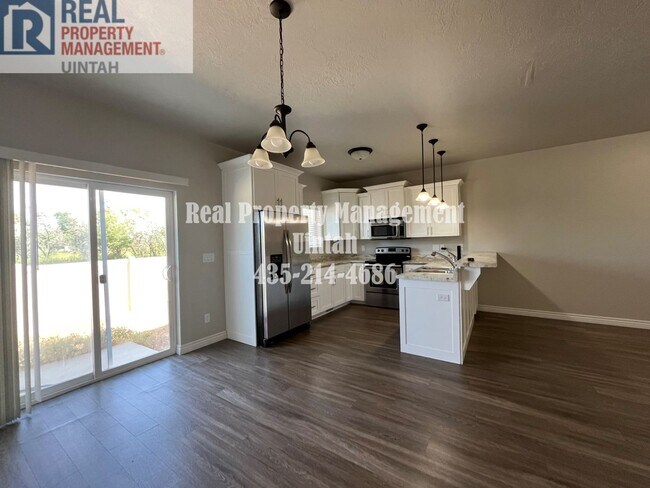 Foto del edificio - 420 E Red Fox Ln