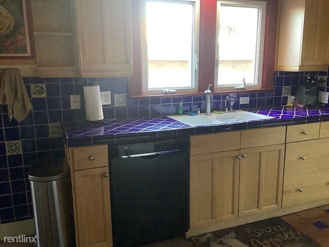 Building Photo - 2 br, 2 bath Apartment - 121 Brooks Avenue