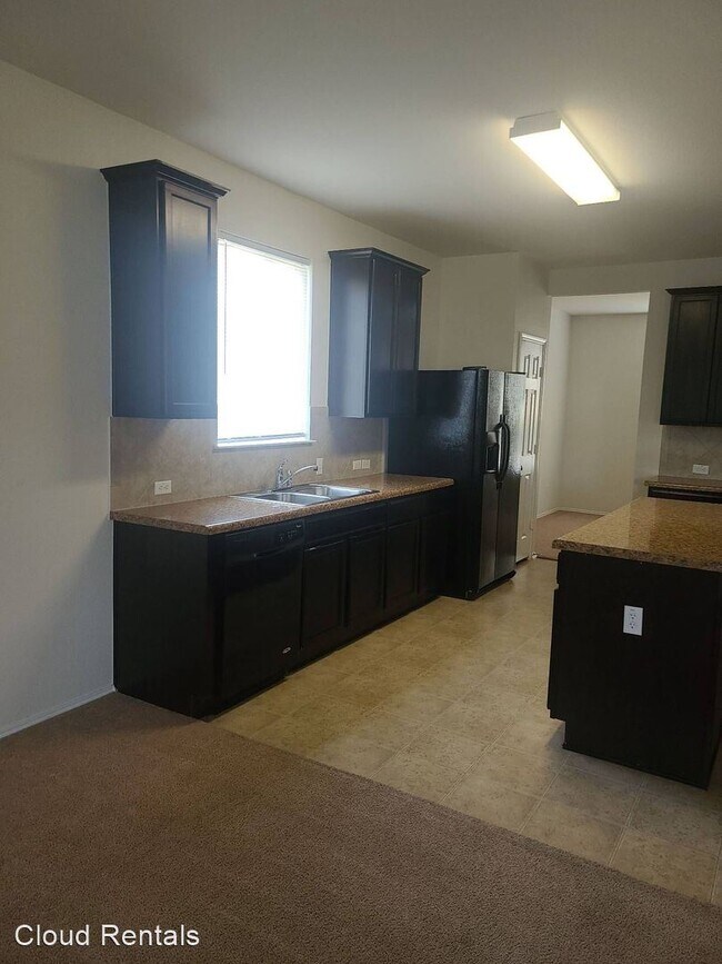 Building Photo - 4 br, 2.5 bath House - 303 E. Gemini Lane