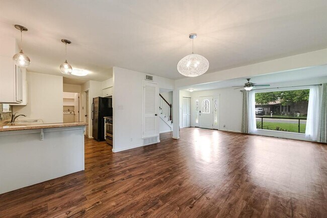 Foto del edificio - 4904 Creekline Dr