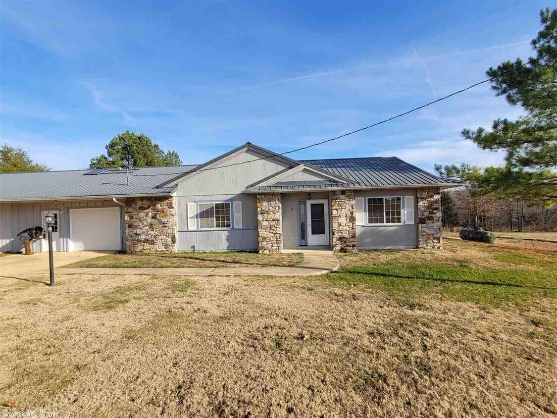 14 Madonna Dr, Hardy, AR 72542 Condo for Rent in Hardy, AR