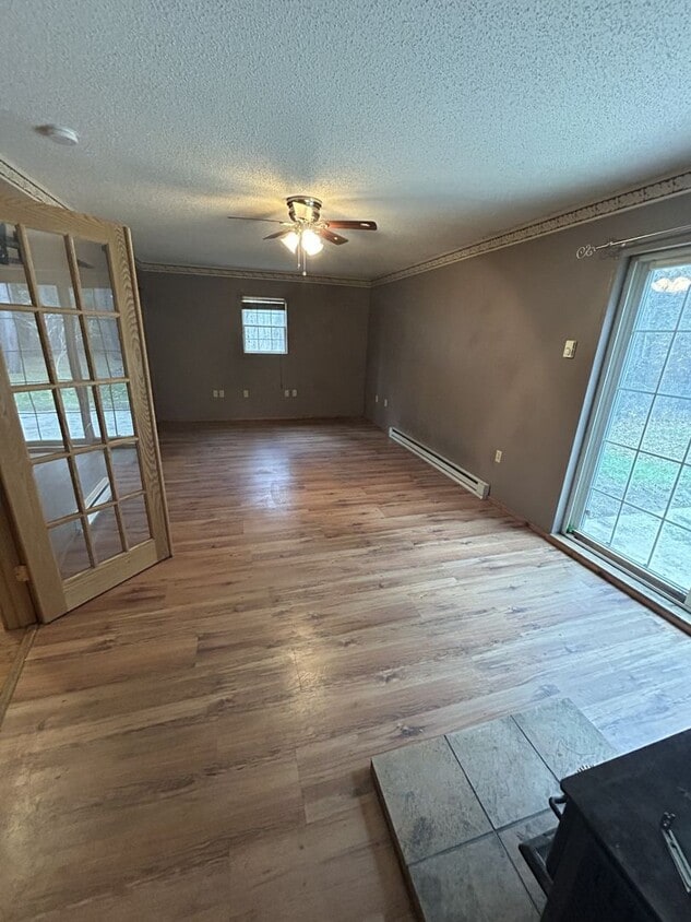 Foto principal - 2+ bedrooms, 2 bathrooms. 2,000 sq ft home...