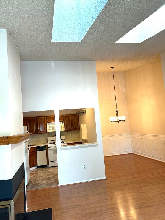 Foto del edificio - 102 Woodward Ln