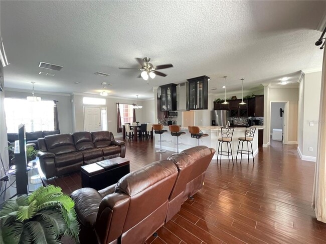 Building Photo - 907 Wildflower Rd