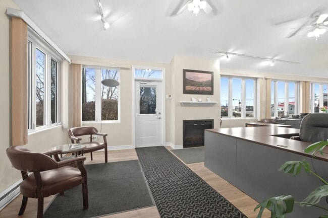 Photo du bâtiment - Mapleton Village Apartments