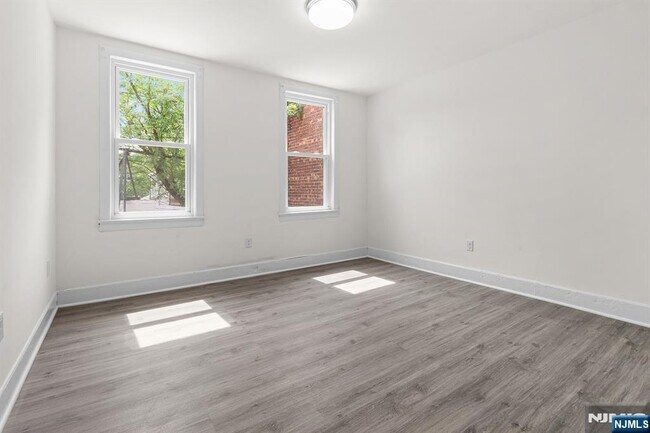 Foto del edificio - 262 Parker Ave