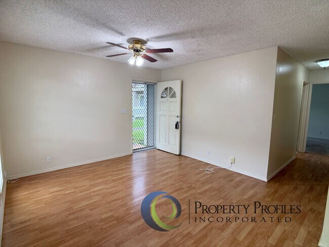 Building Photo - Royal Palm Waipio 2br/1ba/1pkg Ground Floor!