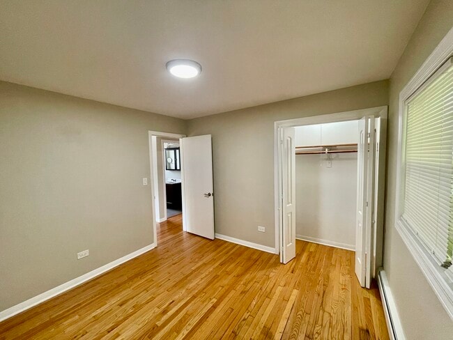 Building Photo - 5158 N Elston Ave
