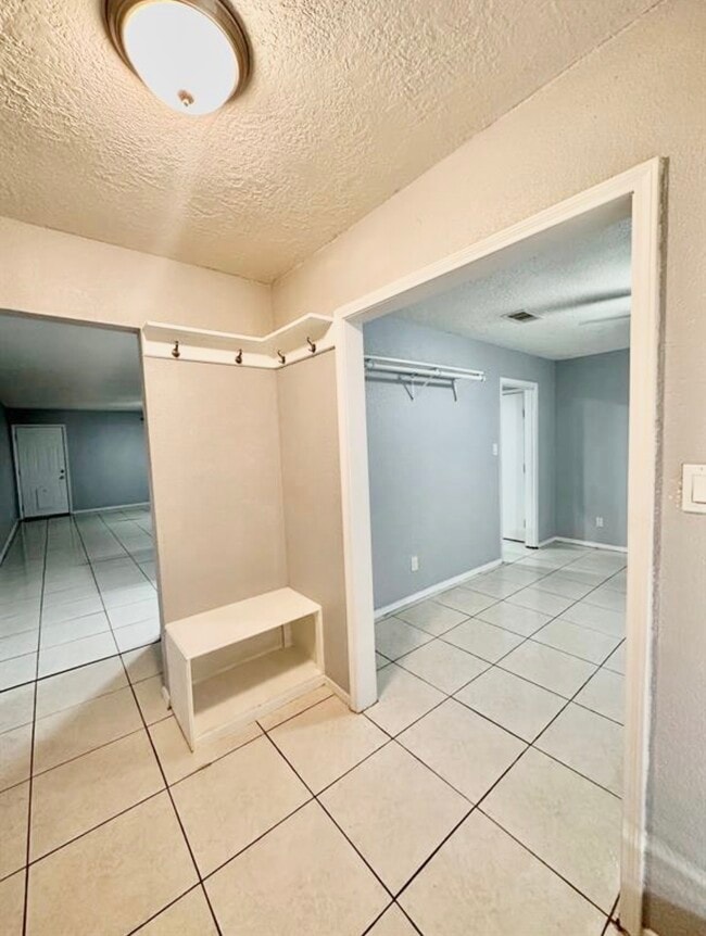 Building Photo - 16110 White Star Dr