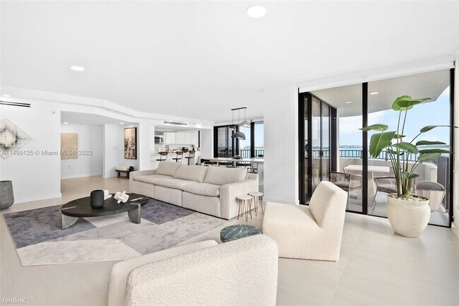 Building Photo - 3 br, 3 bath Condo - 520 Brickell Key Dr A...
