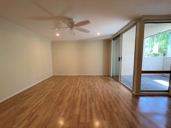 Foto del edificio - Spacious Condo at Collwood Villas!