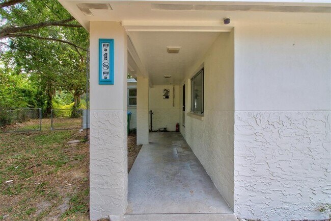 Foto del edificio - 7187 111th St N
