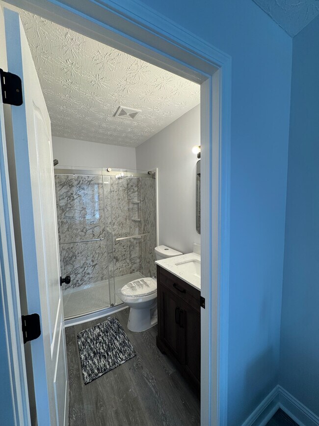 Foto del edificio - Room in Townhome on Chupp Way Cir