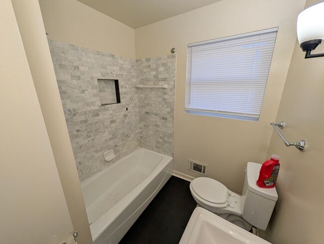 Building Photo - 2311 Plantation Dr