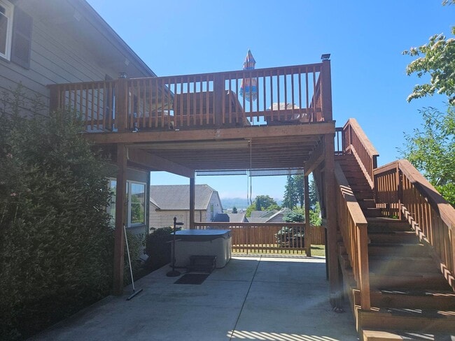 Building Photo - 5bd 5ba Stunning Home