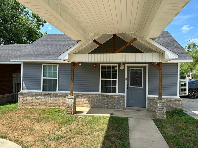 Building Photo - 112 S 25th St