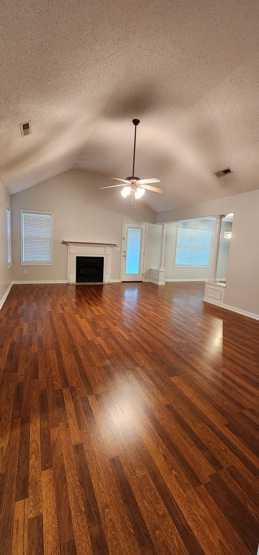 Foto del edificio - Beautiful home in Wintergreen Subdivision ...
