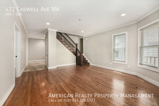 Foto del edificio - 422 Cadwell Ave NW