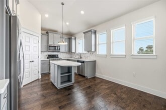Building Photo - 1722 Rowdy Loop