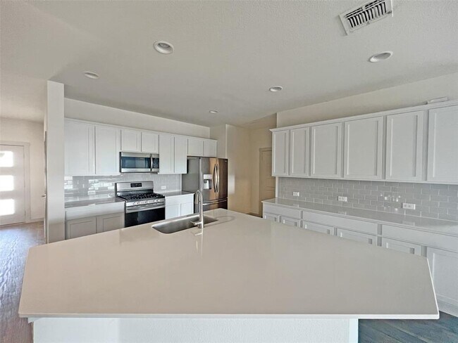 Building Photo - 4609 Tully Dr