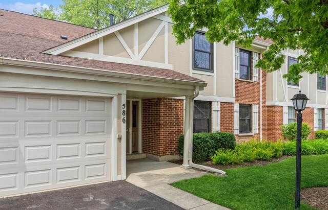 Primary Photo - 586 Williamsburg Ct