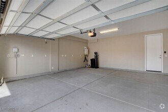 Building Photo - 10936 Free Flow Pl