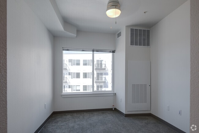 1BR, 1BA - 715SF - The Overland