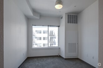 1BR, 1BA - 715SF - The Overland