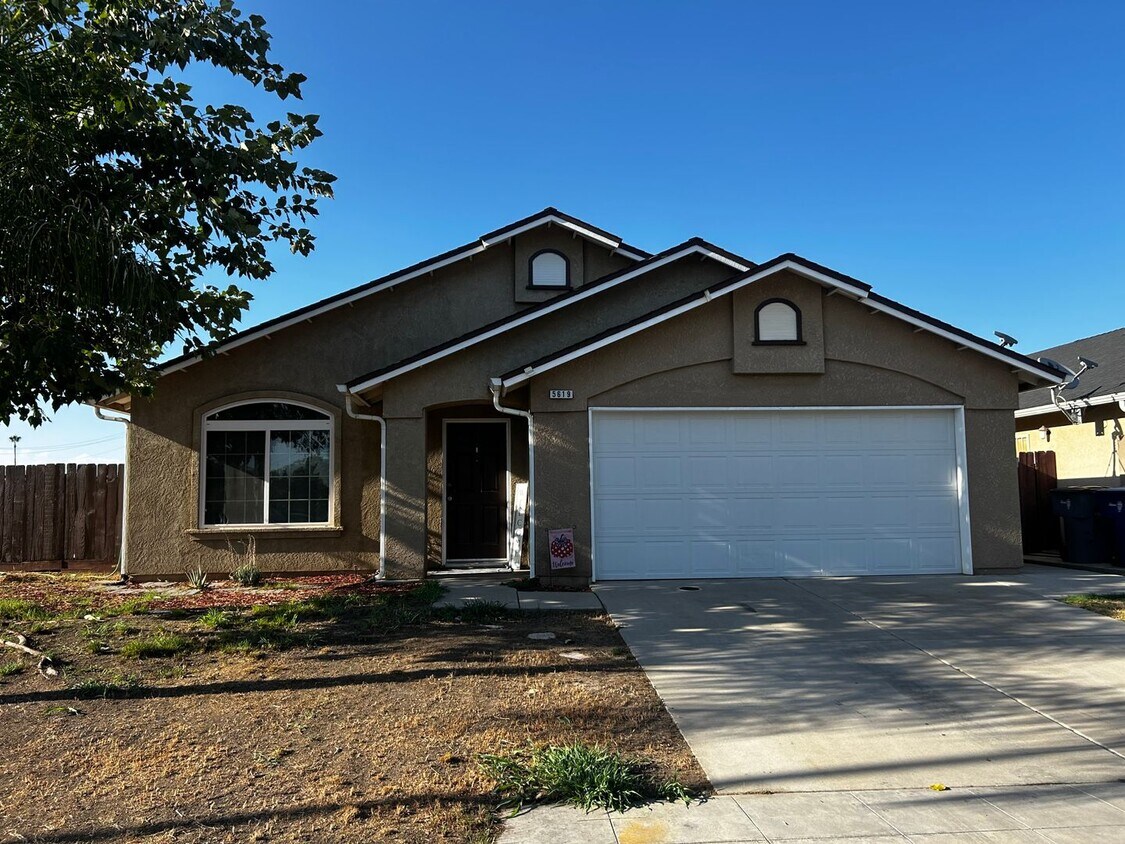 Foto principal - 3Bedroom ,2 bath home