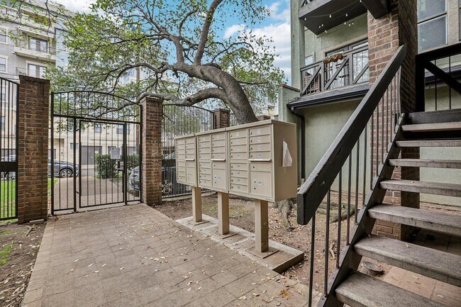 Foto del edificio - 807 W 25th St