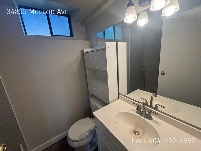 Building Photo - 2 Bedroom Suite in East Abbotsford