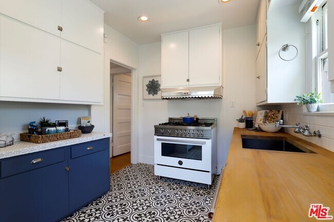Building Photo - 520 Altair Pl