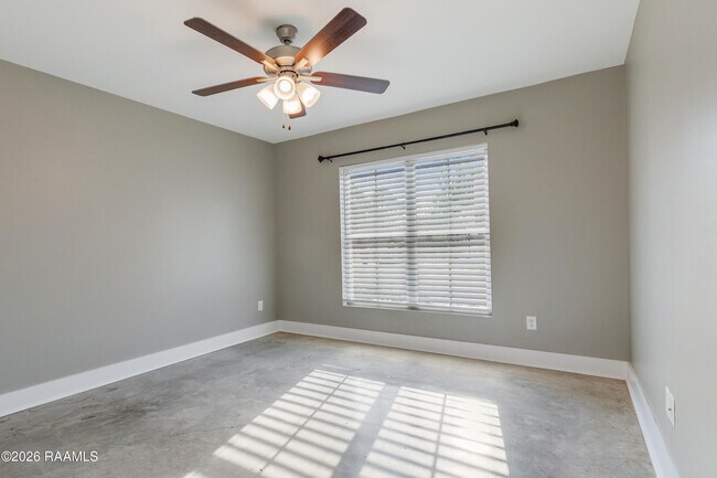 Building Photo - 111 Oak Plns Aly