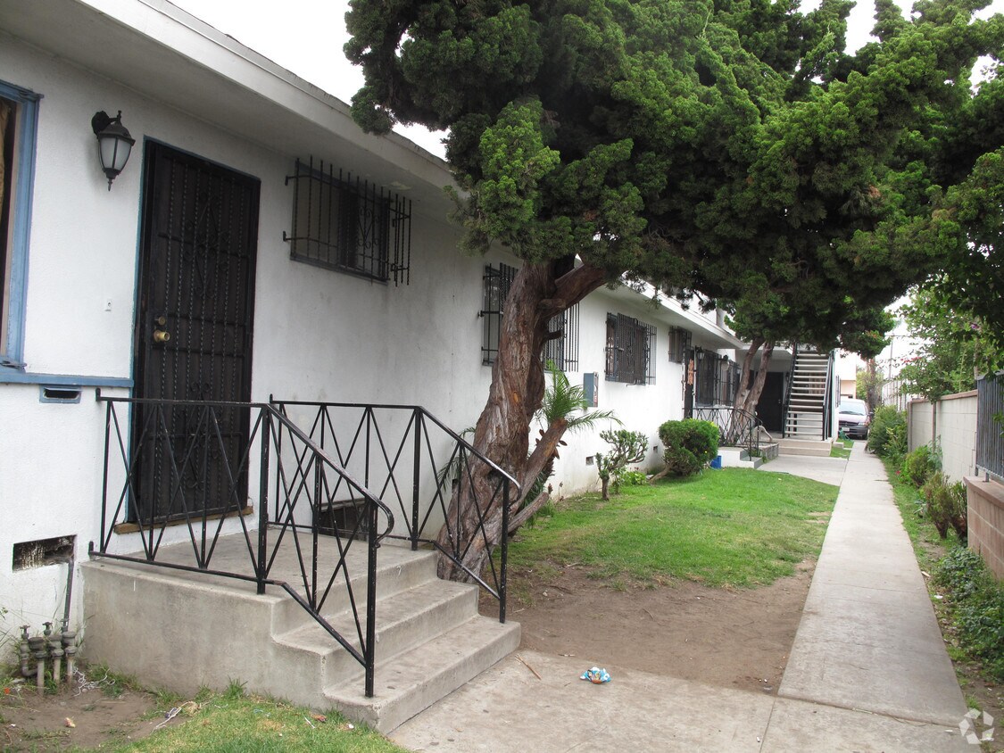 Foto del edificio - 826 S Larch Ave
