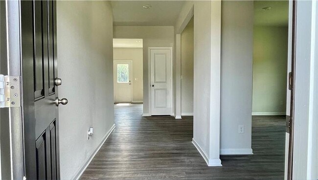 Building Photo - 705 Woody Dr